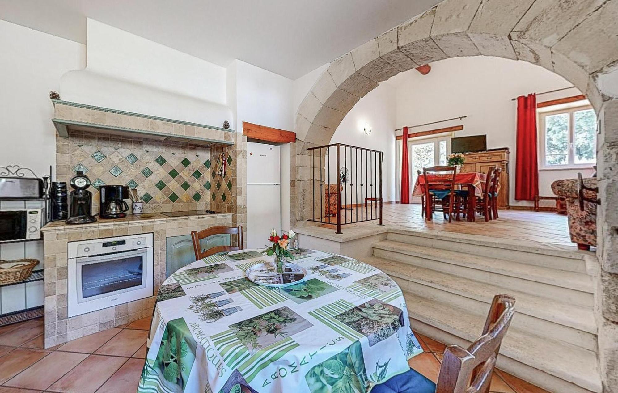 Awesome Home In Bollene With Wifi Ngoại thất bức ảnh